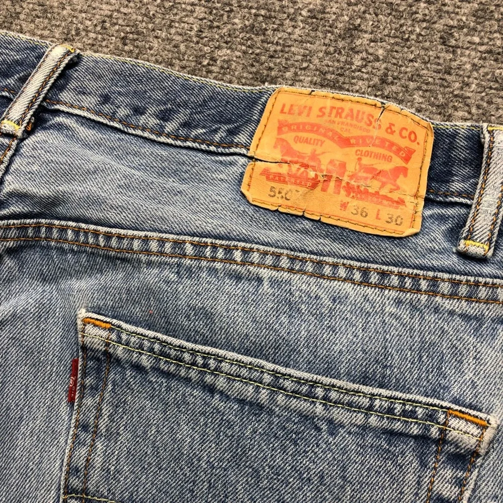 Levis 550 Relaxed Fit Light Wash Blue Denim Jeans Mens 36x30 00550-4891